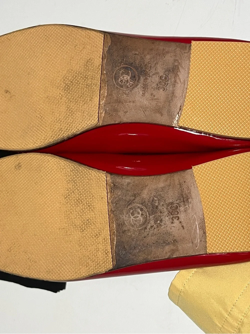 CHANEL Red Patent Leather Ballet Flats with CC Emblem